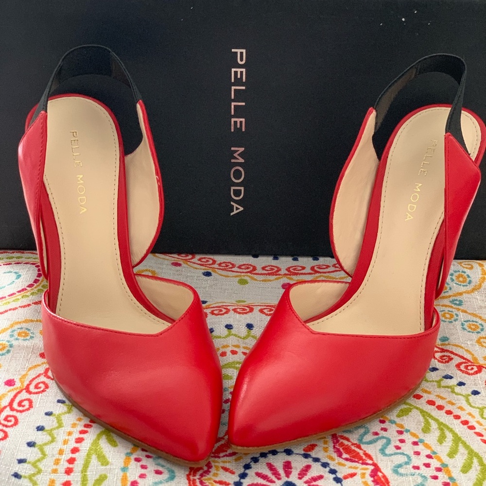 Pelle Moda size 4 1/2M